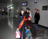 暖心！呼鐵警方開啟綠色通道 方便困難旅客進(jìn)站
