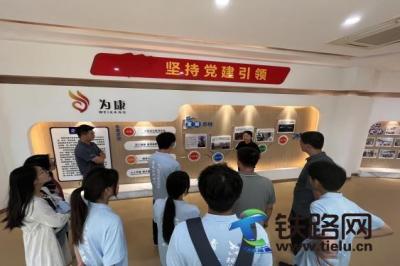 椒香飄進企業(yè)門——陜鐵院“三下鄉(xiāng)”團隊解碼為康生物的鄉(xiāng)村振興擔當