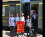 旅客大意丟行李，火車上乘務(wù)員“全車搜尋”