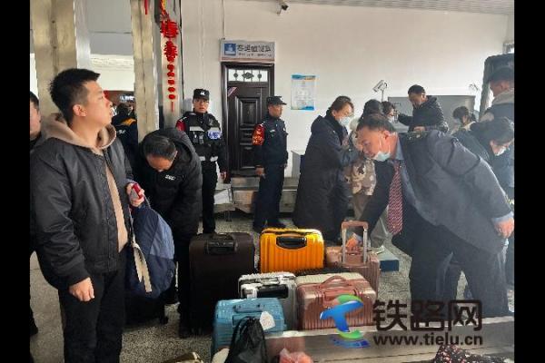 春節(jié)我在崗，服務(wù)不打烊